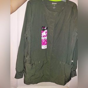 Women’s scrub-star set, size Medium